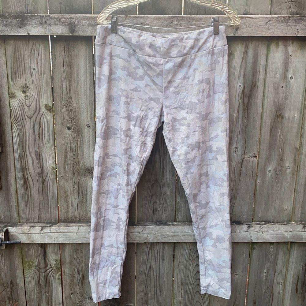 Time and Tru camouflage leggings sz. L